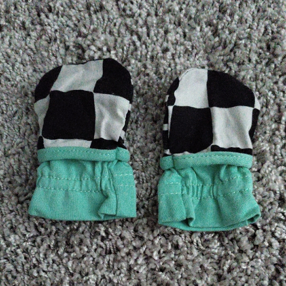 Lovevery Montessori Kids Striped Mittens - Black and Green - Picture 2 of 2